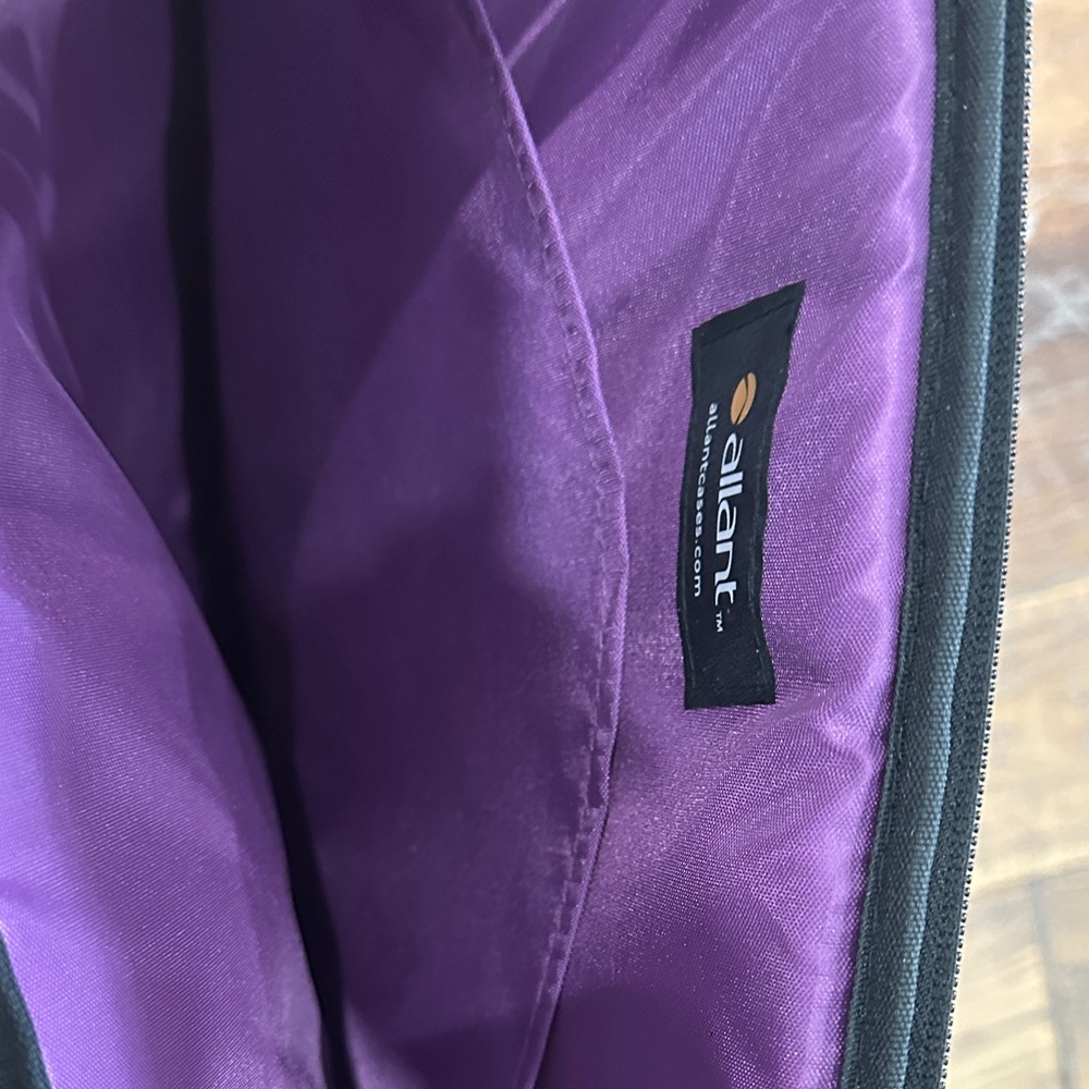 Elegant Black Laptop Bag with purple interior - Picture 5 of 6